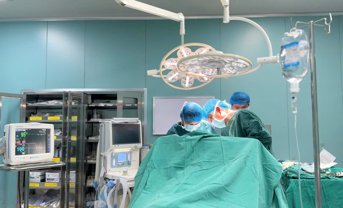 Ca mổ 3 giờ đồng hồ cứu sống bệnh nhân vô danh bị tai nạn nguy kịch